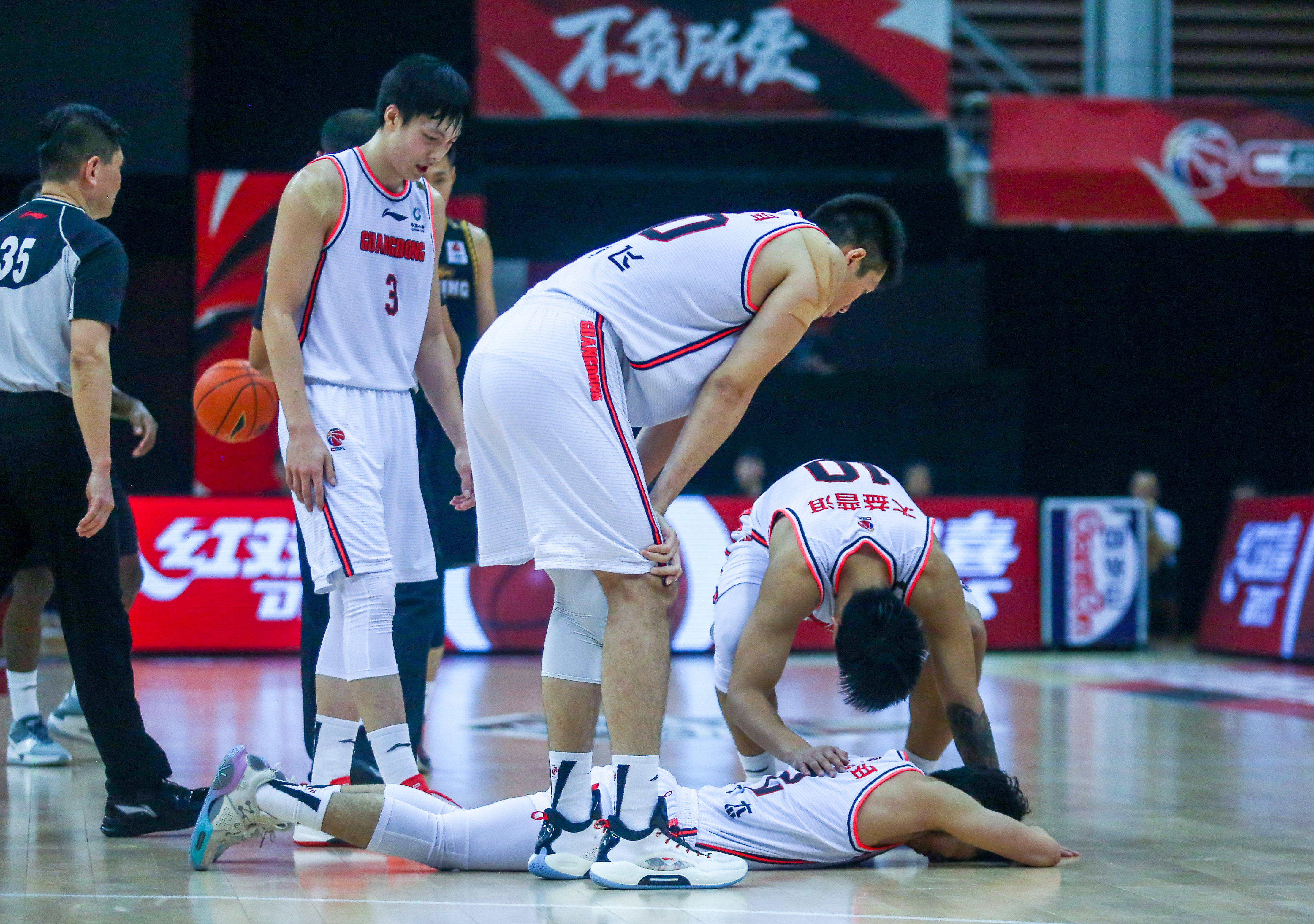 包含赛地聚焦:足总杯冲刺阶段热度飙升,浙江队临场应变,压力陡增,阵容厚度经受考验的词条 包含赛地聚焦:足总杯冲刺阶段热度飙升,浙江队临场应变,压力陡增,阵容厚度经受考验的词条