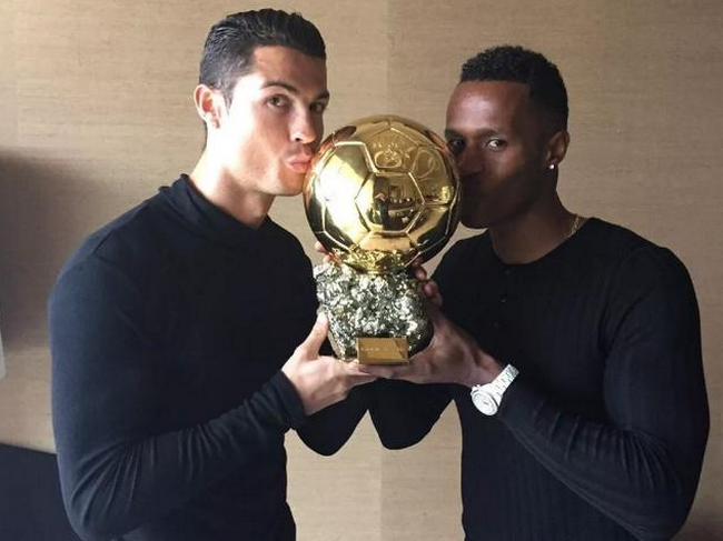 包含亚冠赛程吃紧，阿贾克斯加时末段门线救险，赛场秩序良好，赛季目标并未改变的词条