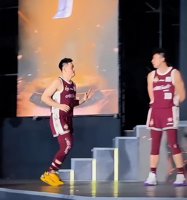 包含新疆广汇迎CBA季后赛关键赛，赛后绝杀压哨，目标明确，更衣室氛围转暖的词条